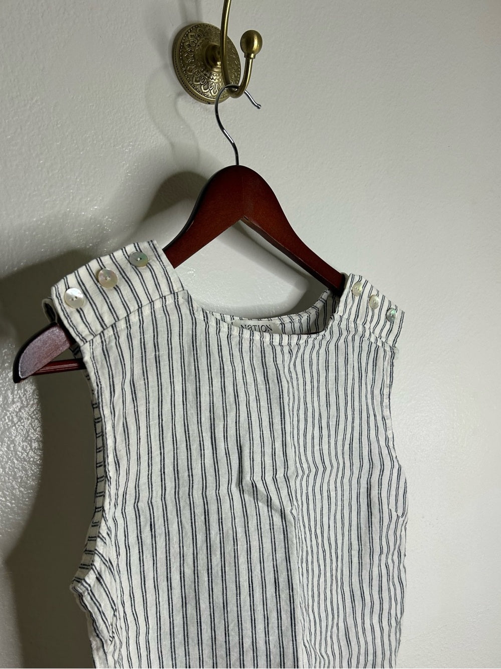 Nation LA 100% Linen White Blue Striped Cropped Tank Top Shell Button Detail