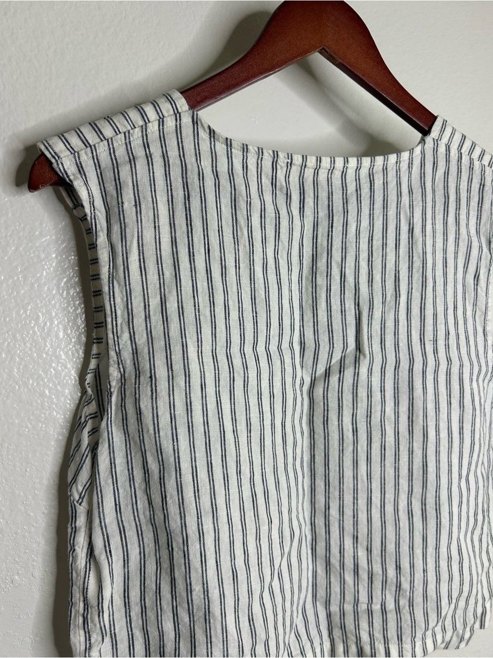 Nation LA 100% Linen White Blue Striped Cropped Tank Top Shell Button Detail