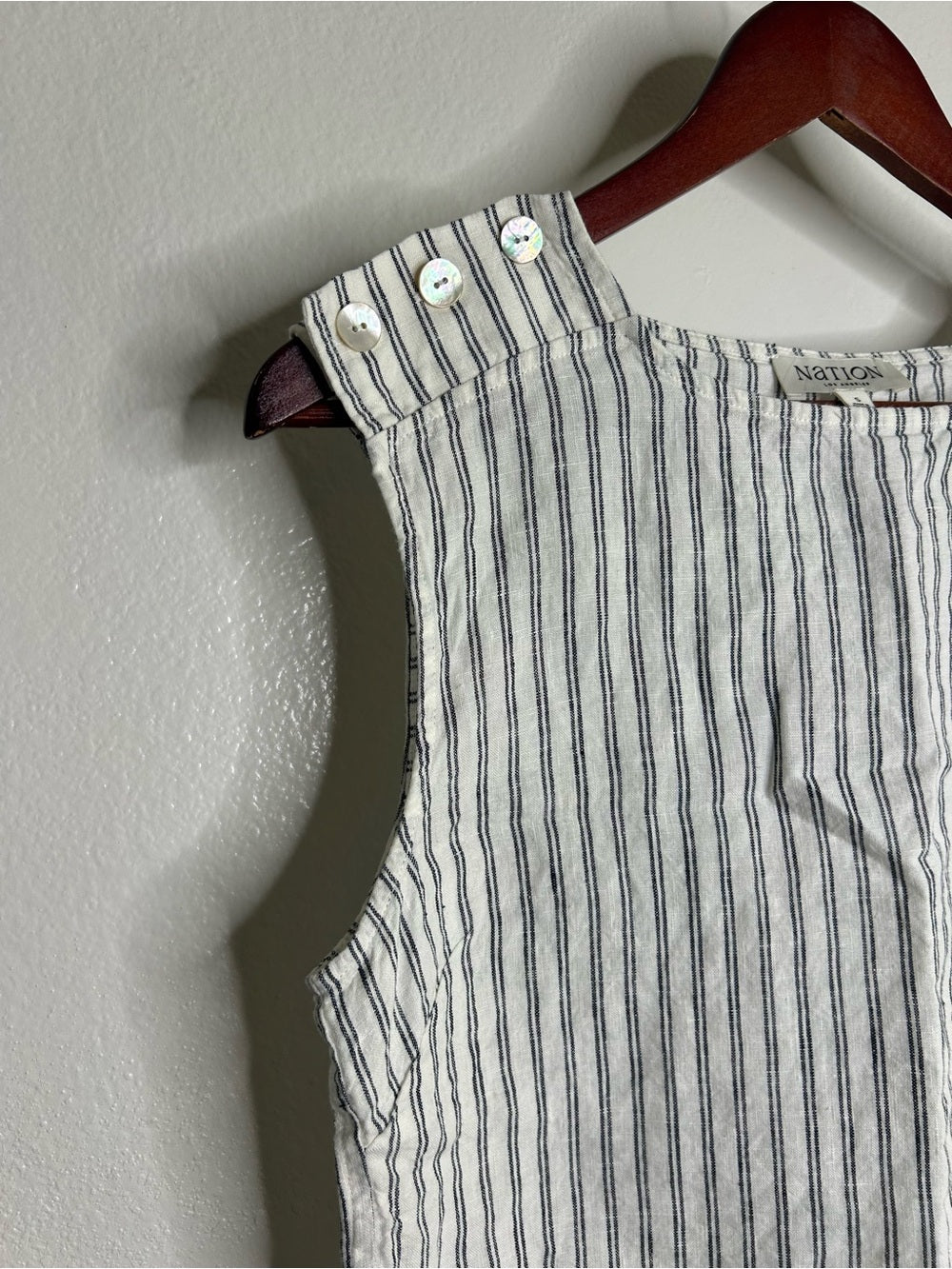 Nation LTD Nation LA 100% Linen White Blue Striped Cropped Tank Top Shell Button Detail - Linen