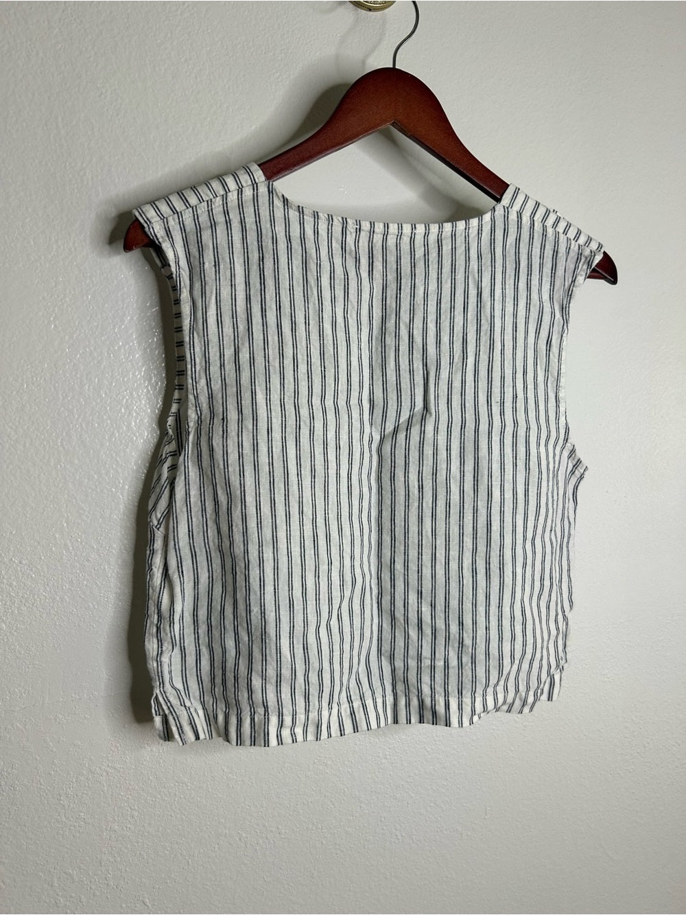 Nation LA 100% Linen White Blue Striped Cropped Tank Top Shell Button Detail