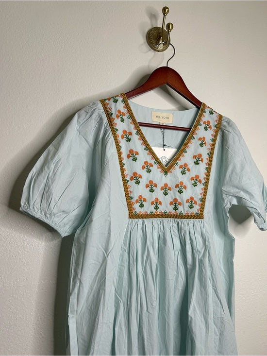 Ex - Voto 100% Cotton Poplin Hayes Embroidered Floral Maxi Dress in Blue