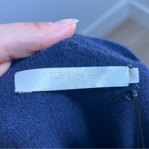 One Grey Day 100% Cashmere Navy Blue V - Neck Pullover Knit Sweater