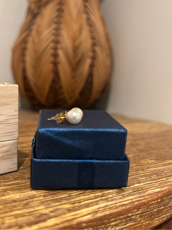 14K Gold Small Pearl Stud Earrings