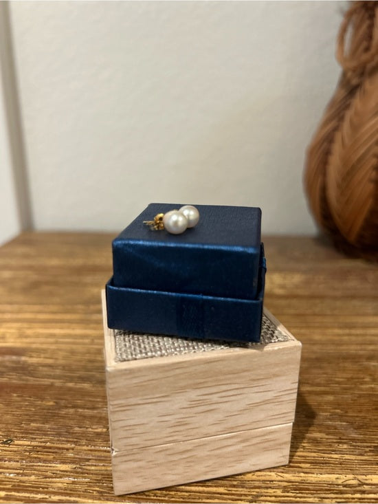 14K Gold Small Pearl Stud Earrings