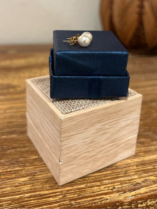 14K Gold Small Pearl Stud Earrings