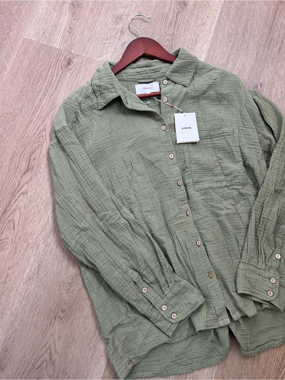 Xirena 100% Cotton Gauze Tyler Shirt in Dark Seagrass