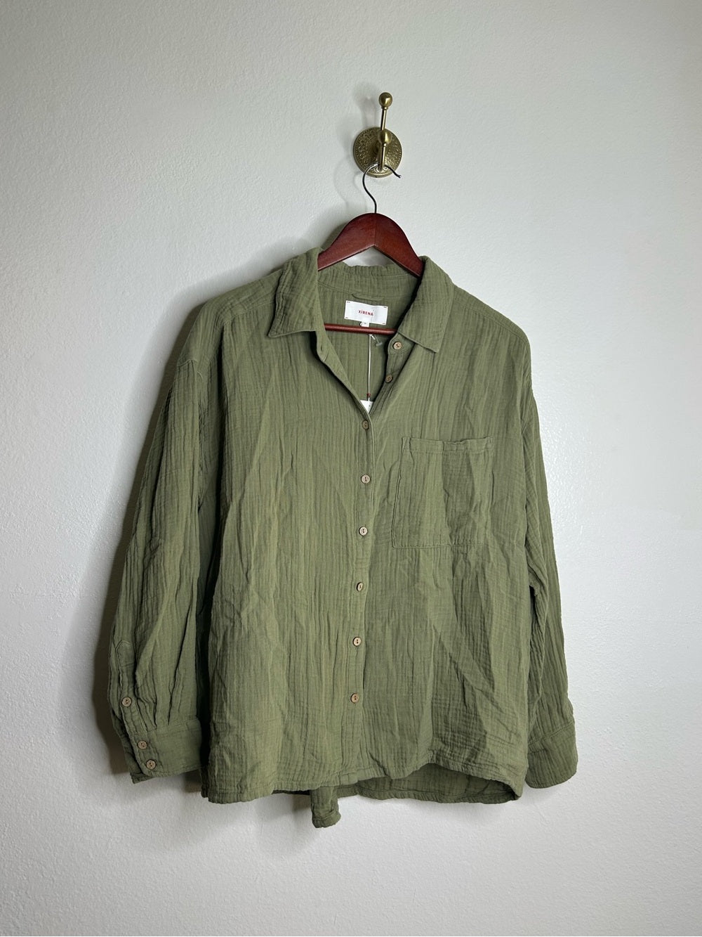 Xirena 100% Cotton Gauze Tyler Shirt in Dark Seagrass