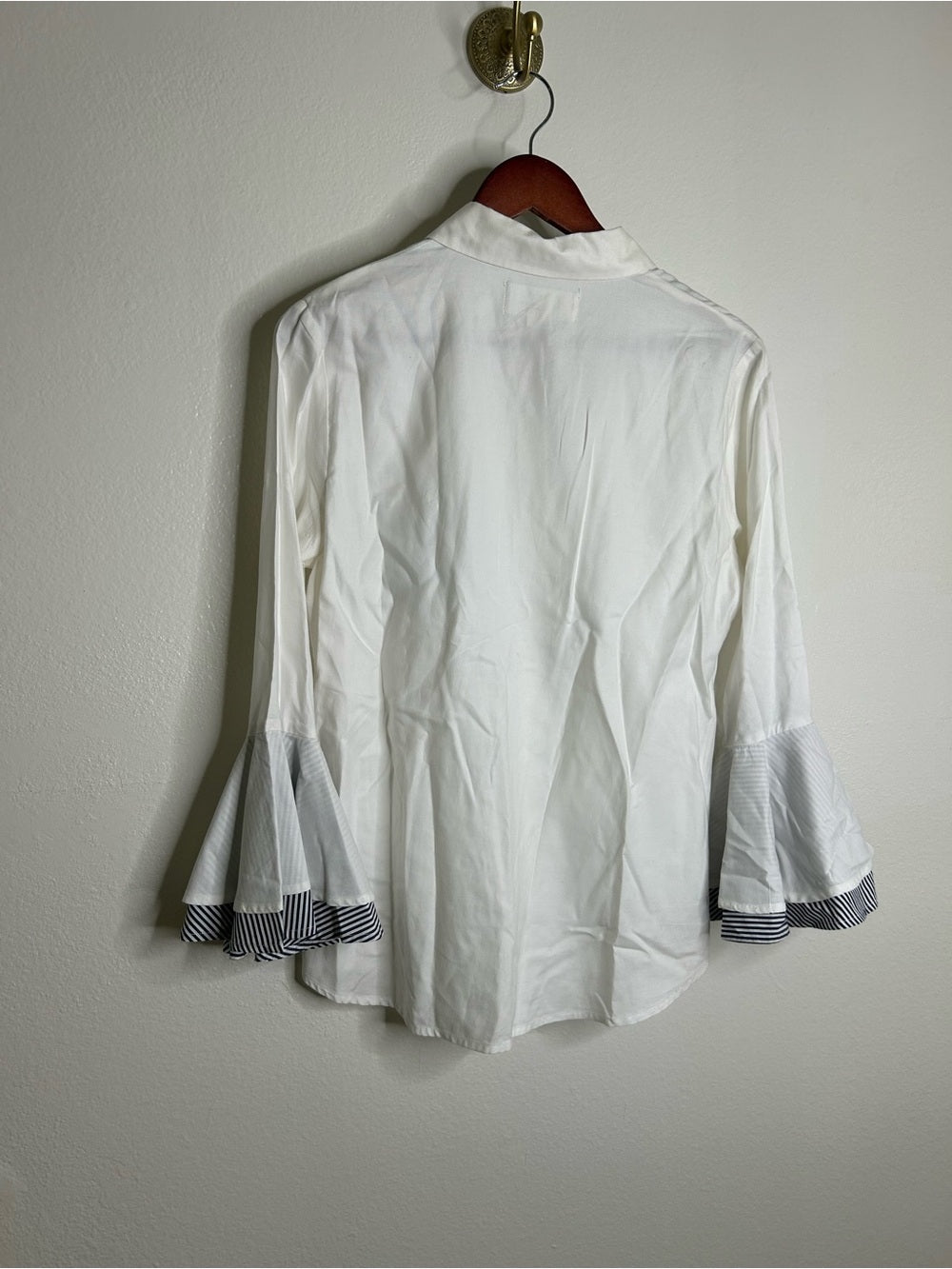 Trovata 100% Cotton White Two Tone Button Down Tulip Sleeve Ruffle Hem Top