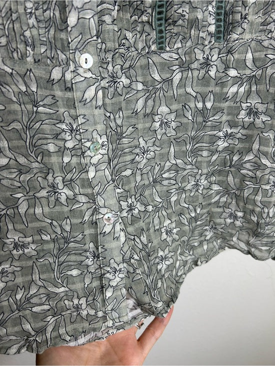 Nation LA 100% Cotton Floral Sage Green Button Down Lightweight Blouse