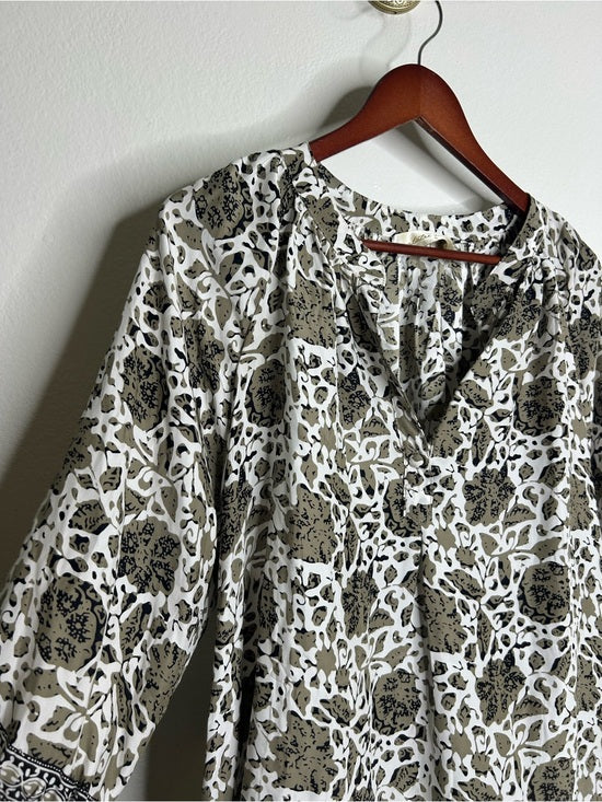 Natalie Martin 100% Silk Neutral Floral Long Sleeve Relaxed Fit Blouse