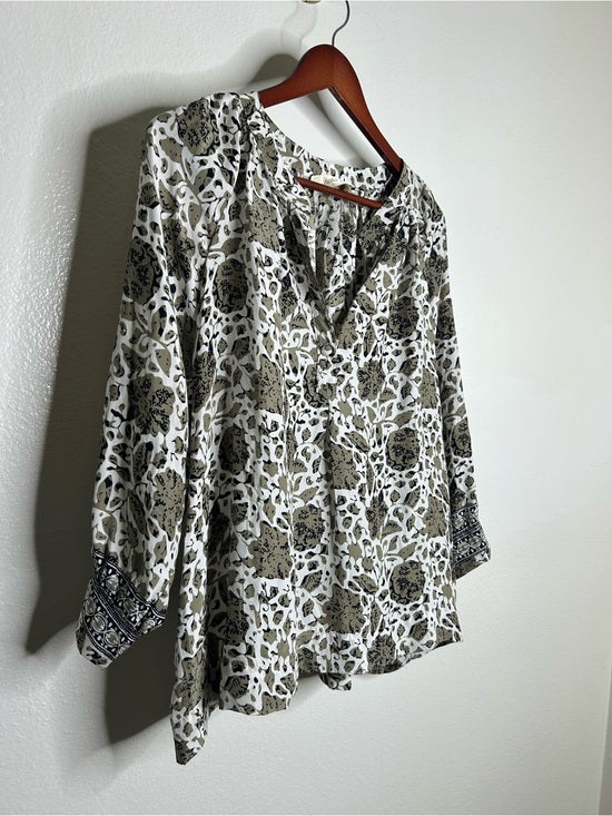 Natalie Martin 100% Silk Neutral Floral Long Sleeve Relaxed Fit Blouse