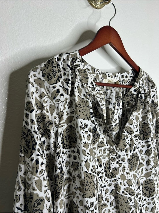 Natalie Martin 100% Silk Neutral Floral Long Sleeve Relaxed Fit Blouse