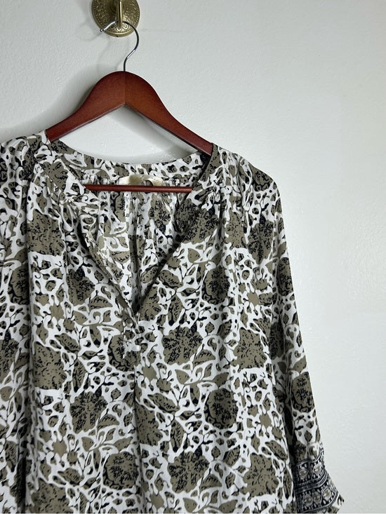 Natalie Martin 100% Silk Neutral Floral Long Sleeve Relaxed Fit Blouse