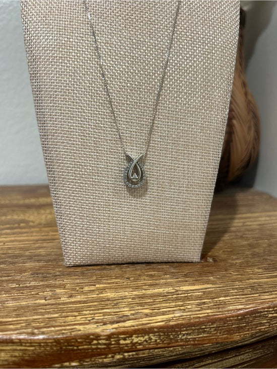 925 Sterling Silver Diamond Accent Pendant 18 in Chain Necklace