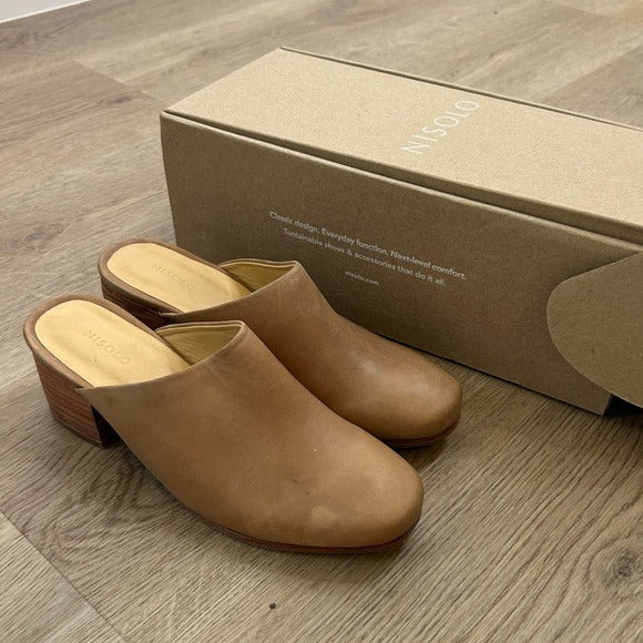 Nisolo Nisolo All Day Heeled Leather Heeled Mule in Almond - Leather