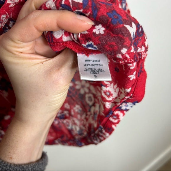 Xirena 100% Cotton Red Floral Lightweight Button Down Long Sleeve Blouse