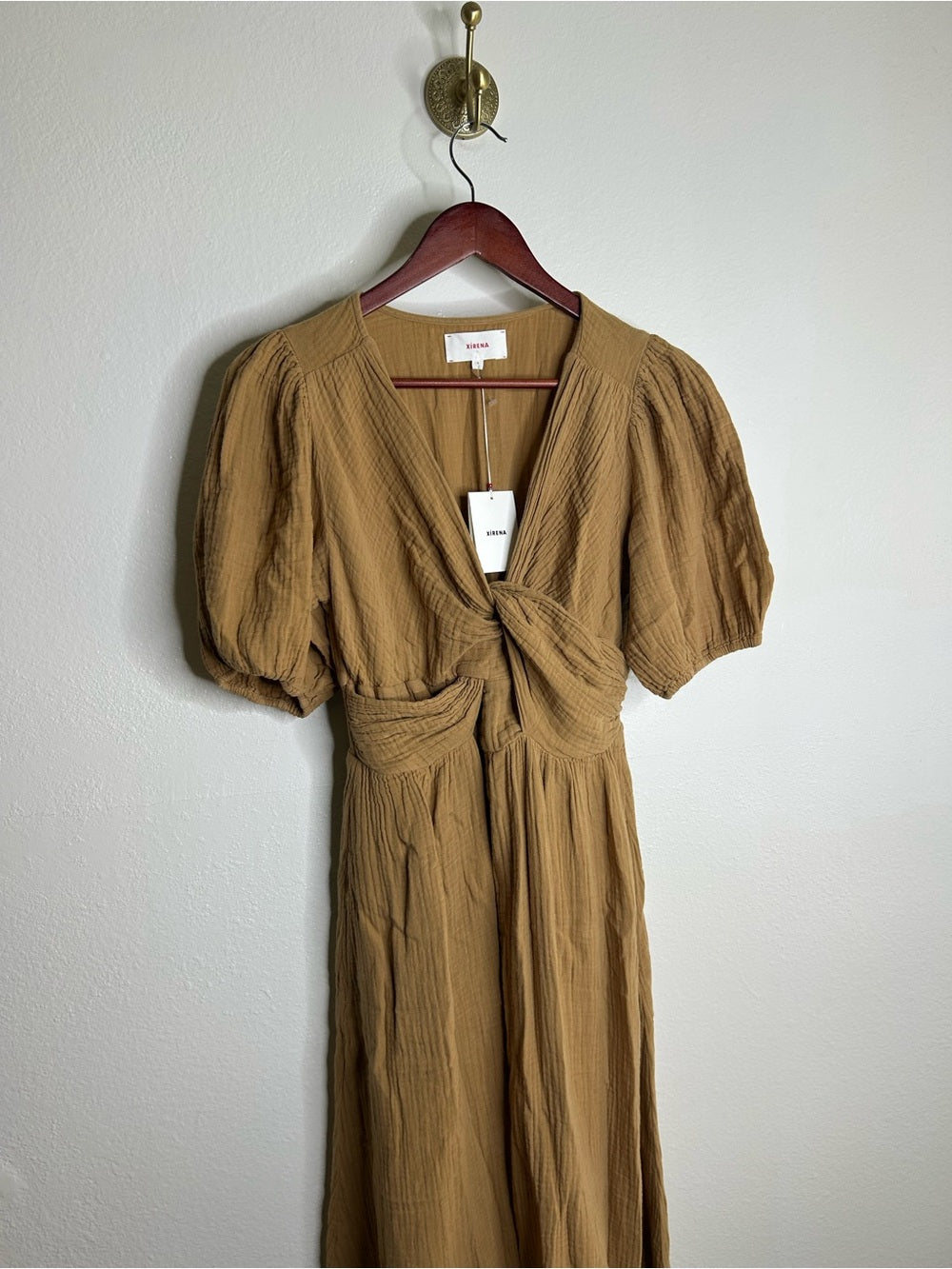XiRENA Xirena 100% Cotton Lawsyn Twist Front Short Sleeve Midi Dress in Chester - Cotton