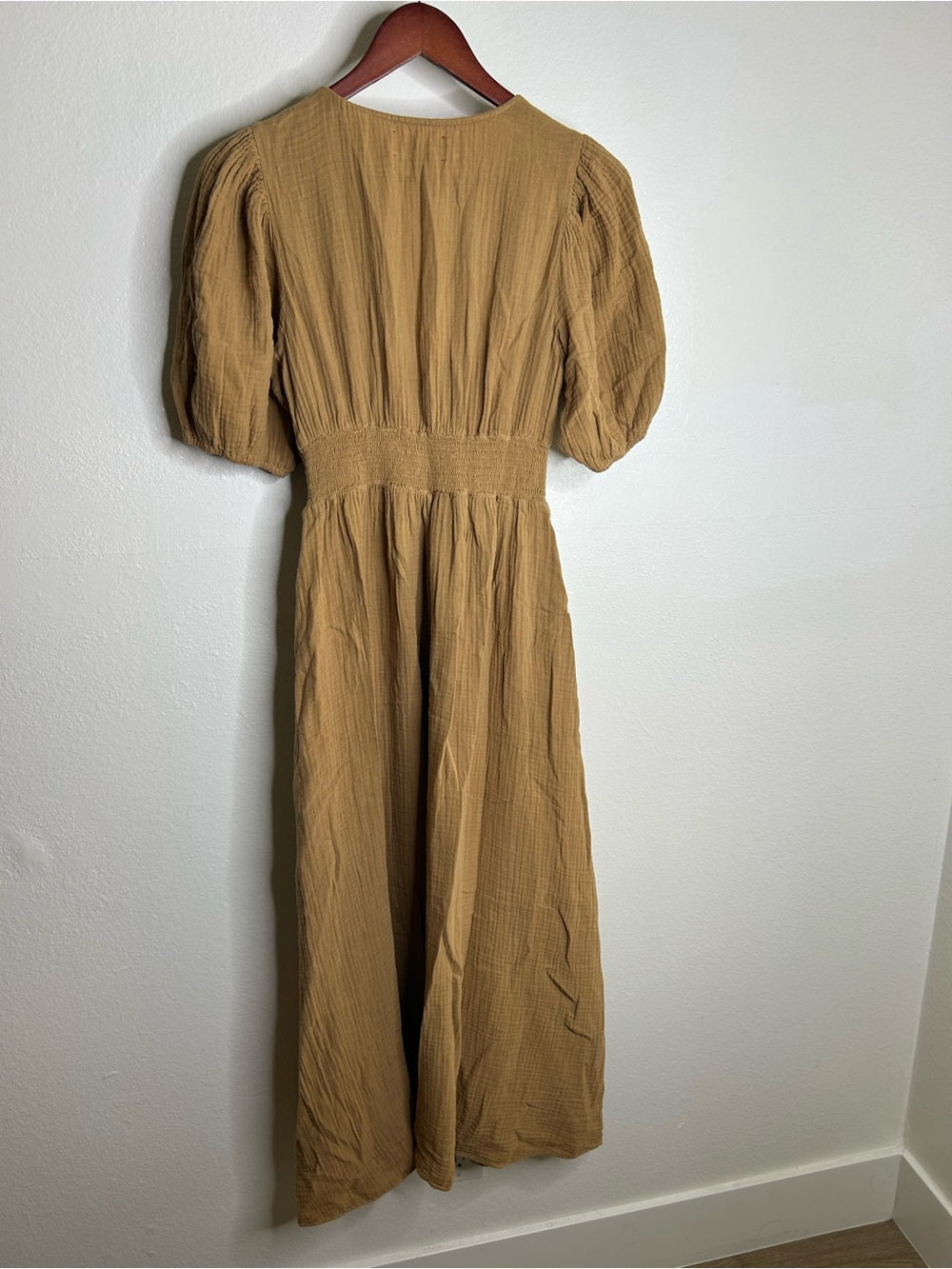 Xirena 100% Cotton Lawsyn Twist Front Short Sleeve Midi Dress in Chester