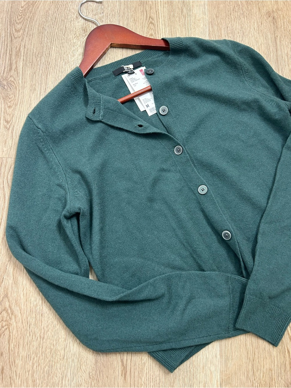 Uniqlo Uniqlo 100% Cashmere Crew Neck Button Down Cardigan Sweater in Olive Green - Cashmere