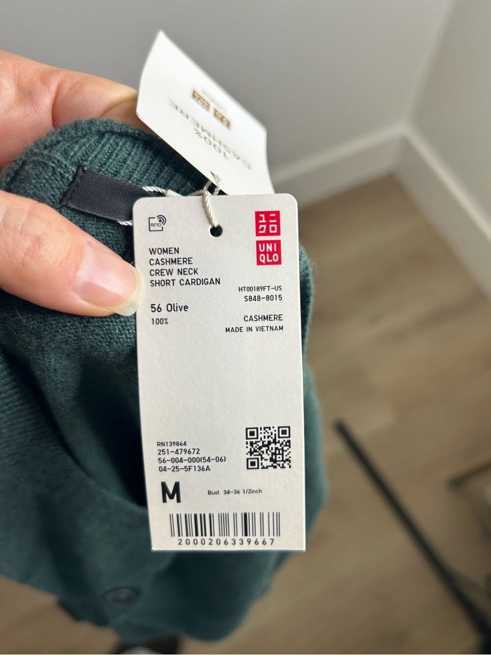 Uniqlo 100% Cashmere Crew Neck Button Down Cardigan Sweater in Olive Green