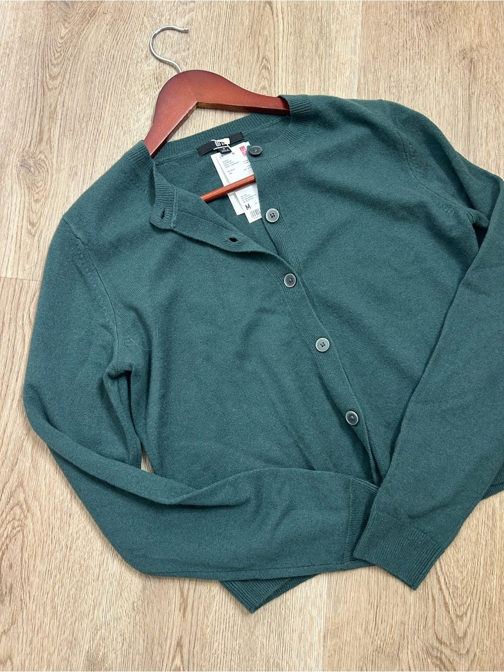 Uniqlo Uniqlo 100% Cashmere Crew Neck Button Down Cardigan Sweater in Olive Green - Cashmere