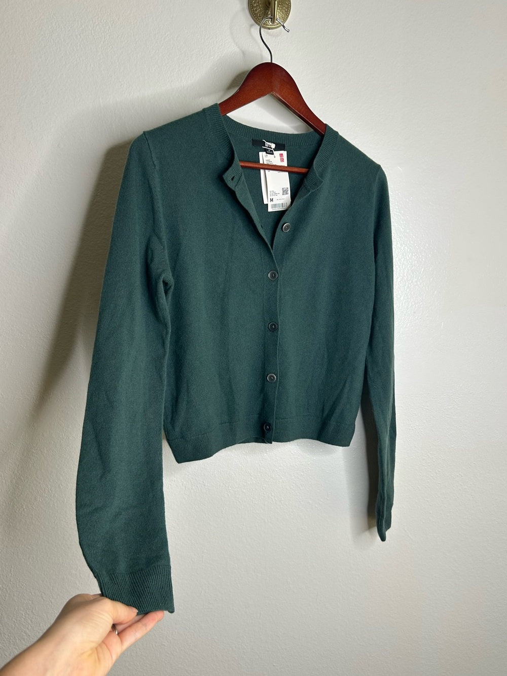 Uniqlo Uniqlo 100% Cashmere Crew Neck Button Down Cardigan Sweater in Olive Green - Cashmere