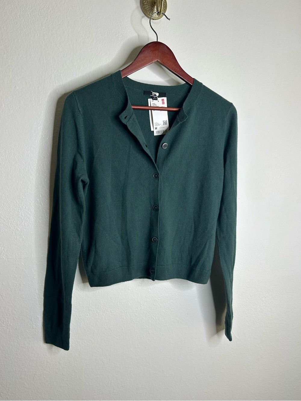 Uniqlo 100% Cashmere Crew Neck Button Down Cardigan Sweater in Olive Green