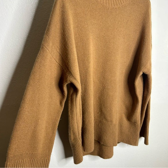 FRAME 100% Cashmere Oversized Turtleneck Sweater in Camel Heather