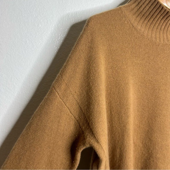 FRAME 100% Cashmere Oversized Turtleneck Sweater in Camel Heather