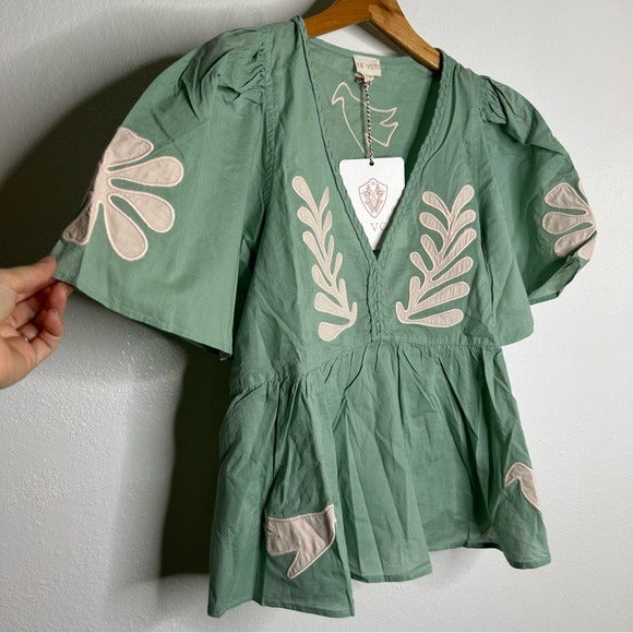 ex voto Ex Voto 100% Cotton Chloe Short Sleeve Blouse in Green - Cotton