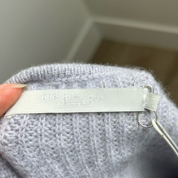 One Grey Day 100% Cashmere Textured Ribbed V - Neck Pullover Gray Sweater
