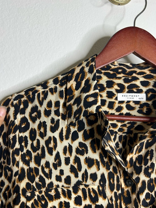 Equipment Femme 100% Silk Cheetah Animal Print Button Down Long Sleeve Blouse