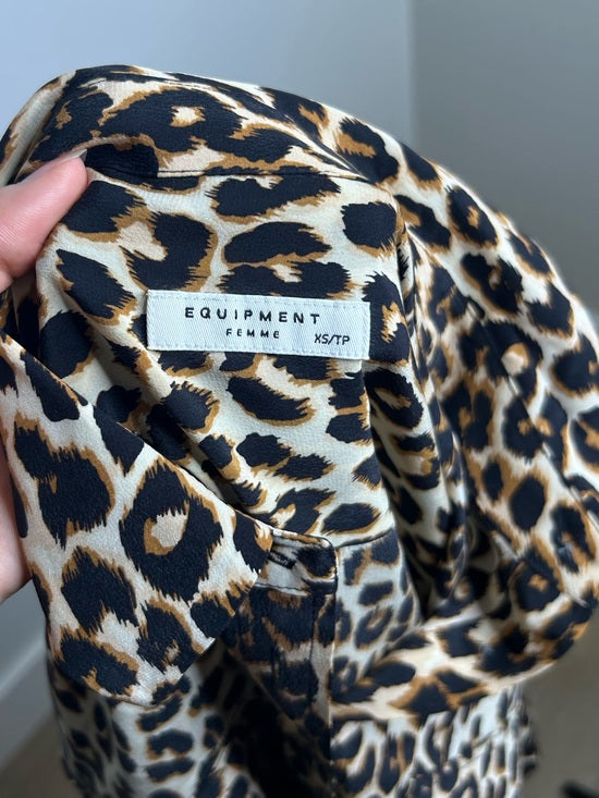 Equipment Femme 100% Silk Cheetah Animal Print Button Down Long Sleeve Blouse