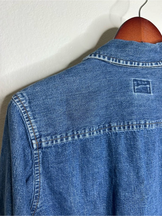 Calvin Klein 100% Cotton Denim Button Down Tailored Jean Long Sleeve Shirt