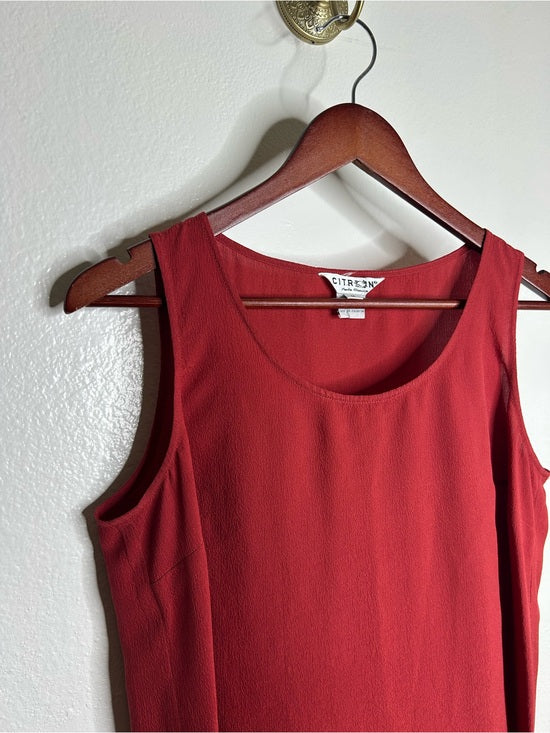 Citron Citron Santa Monica 100% Silk Red Textured Boxy Fit Scoop Neck Tank Top - Silk