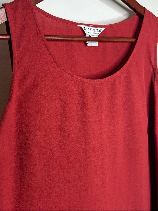 Citron Santa Monica 100% Silk Red Textured Boxy Fit Scoop Neck Tank Top