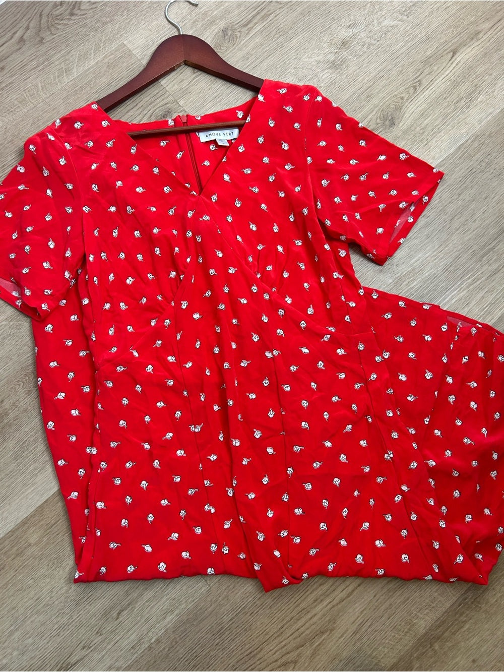 Amour Vert Amour Vert 100% Silk Red Floral Short Sleeve V - Neck Midi Dress - Silk