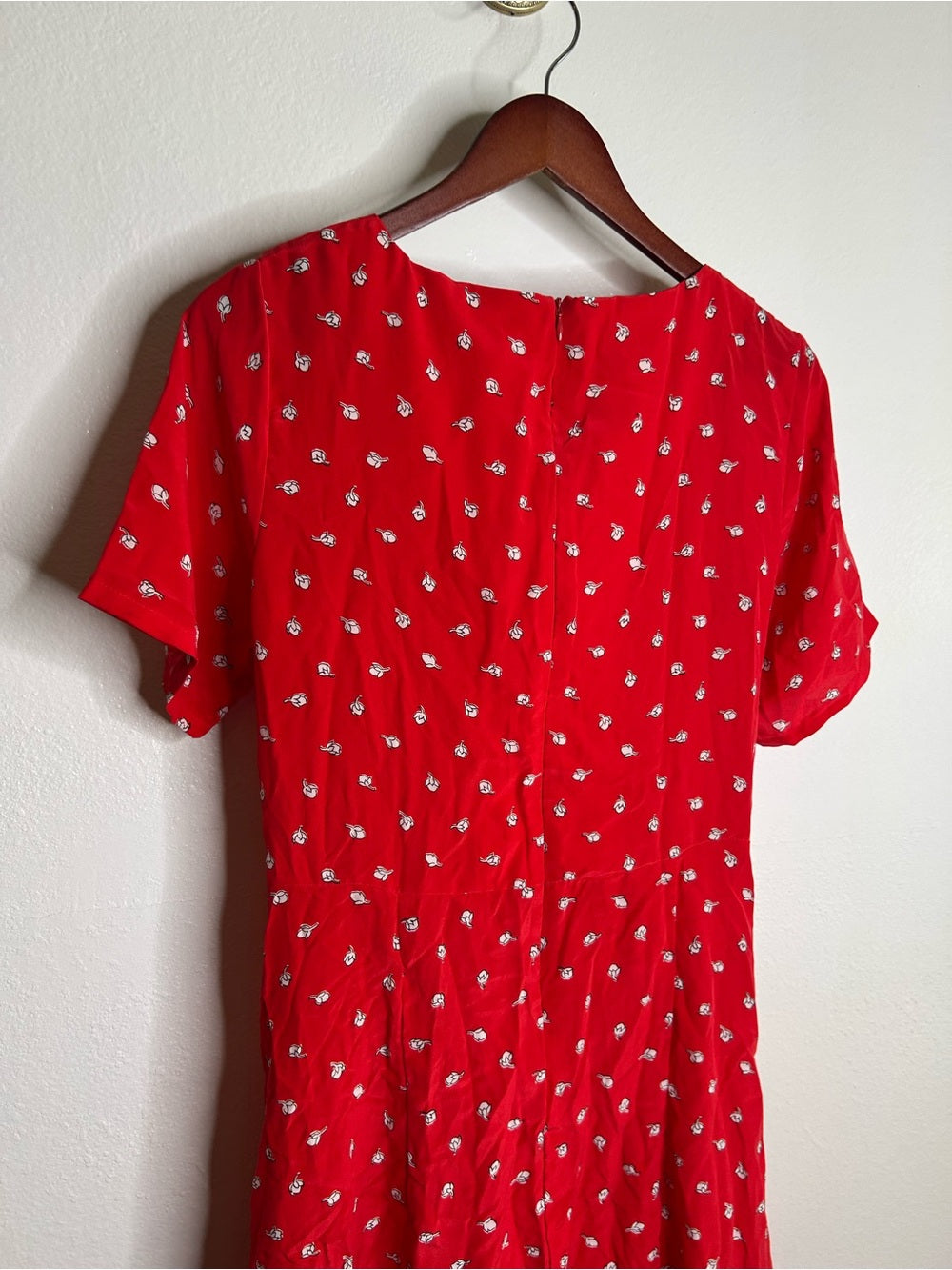 Amour Vert 100% Silk Red Floral Short Sleeve V - Neck Midi Dress