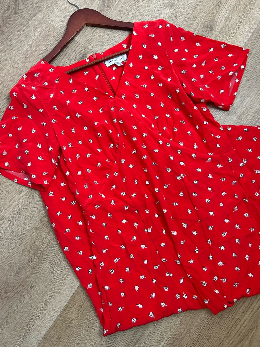 Amour Vert Amour Vert 100% Silk Red Floral Short Sleeve V - Neck Midi Dress - Silk