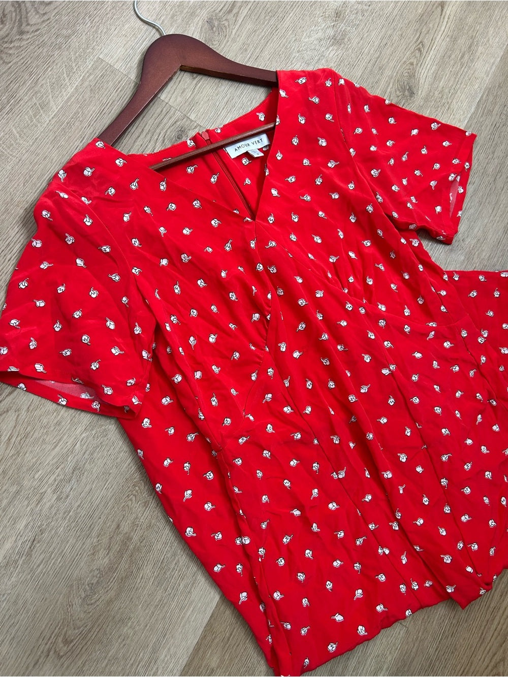 Amour Vert Amour Vert 100% Silk Red Floral Short Sleeve V - Neck Midi Dress - Silk