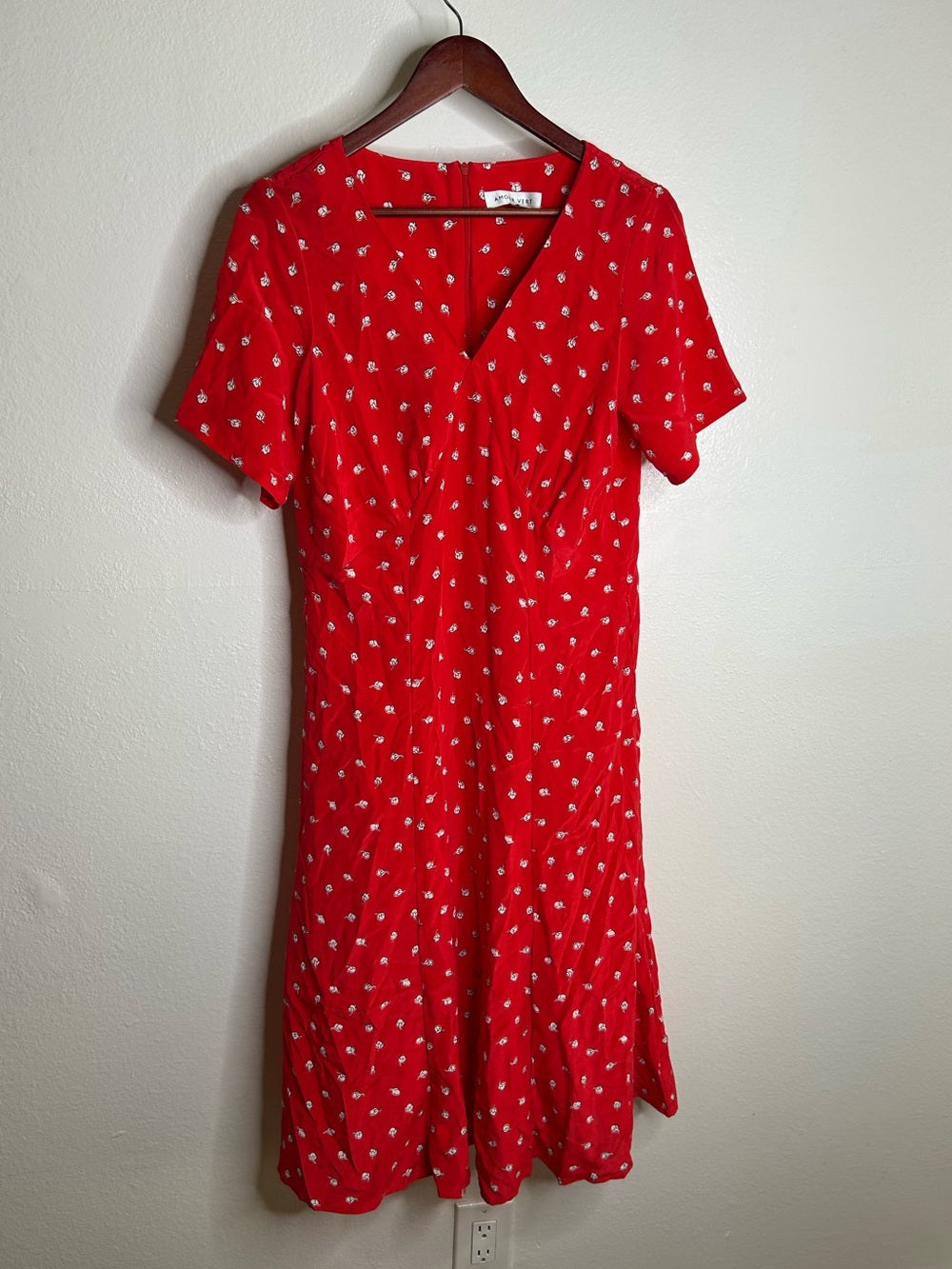 Amour Vert Amour Vert 100% Silk Red Floral Short Sleeve V - Neck Midi Dress - Silk