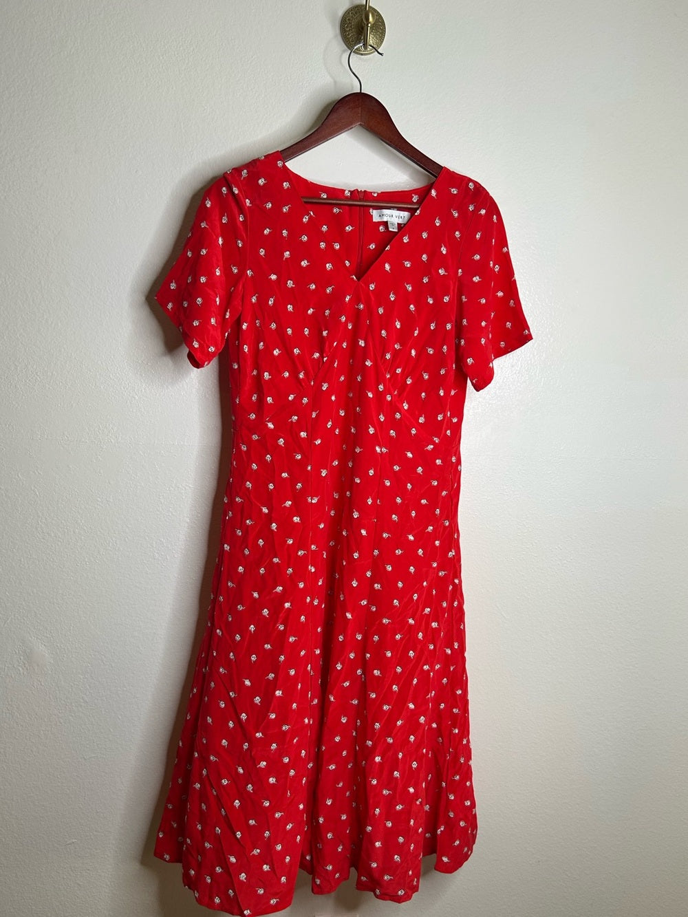 Amour Vert Amour Vert 100% Silk Red Floral Short Sleeve V - Neck Midi Dress - Silk