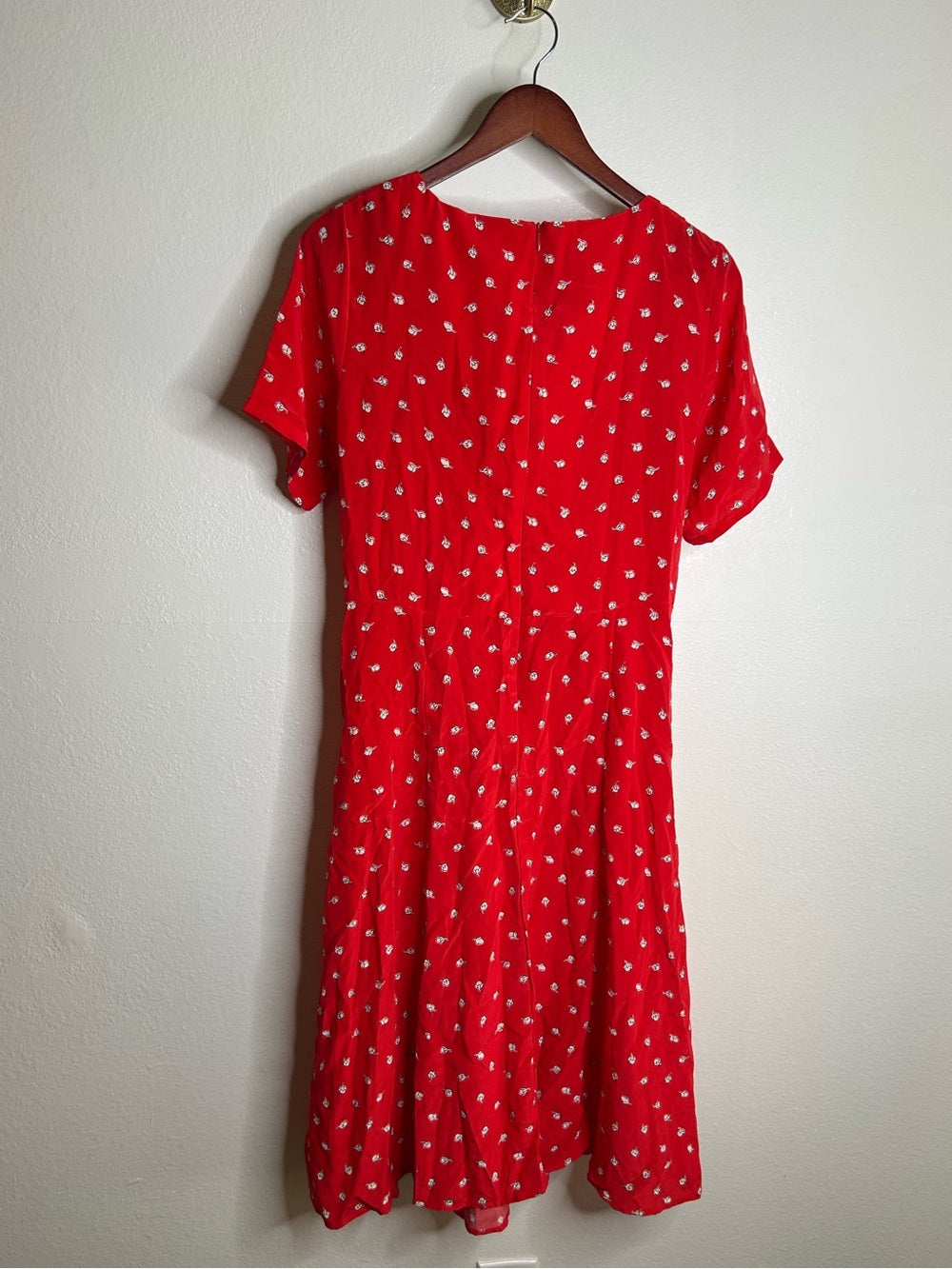 Amour Vert 100% Silk Red Floral Short Sleeve V - Neck Midi Dress