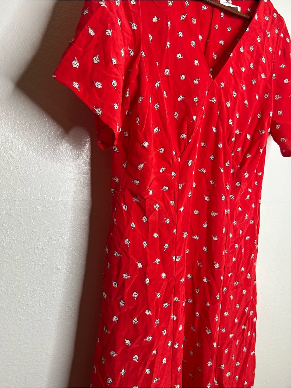 Amour Vert 100% Silk Red Floral Short Sleeve V - Neck Midi Dress