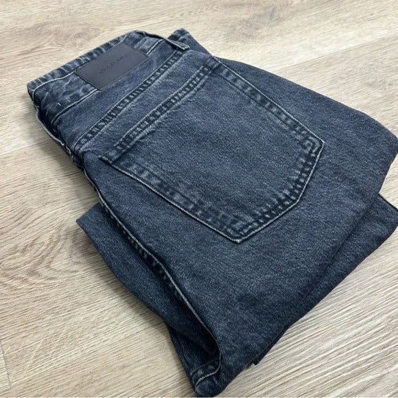 Everlane 100% Organic Cotton The 90's Curvy Fit Cheeky Straight Jean Black